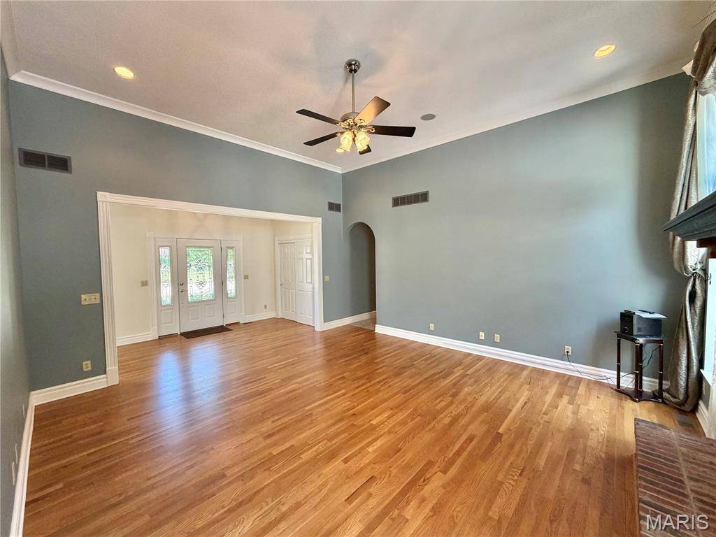 6 Timberwood DR, Maryville, IL 62062