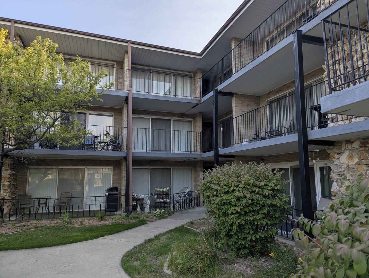 3177 W 115th ST #2W, Merrionette Park, IL 60803