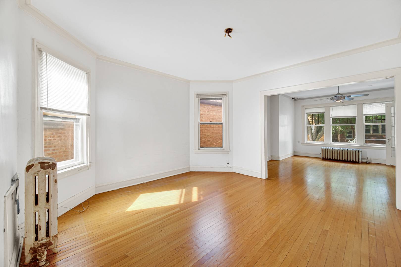 5753 N Washtenaw AVE, Chicago, IL 60659