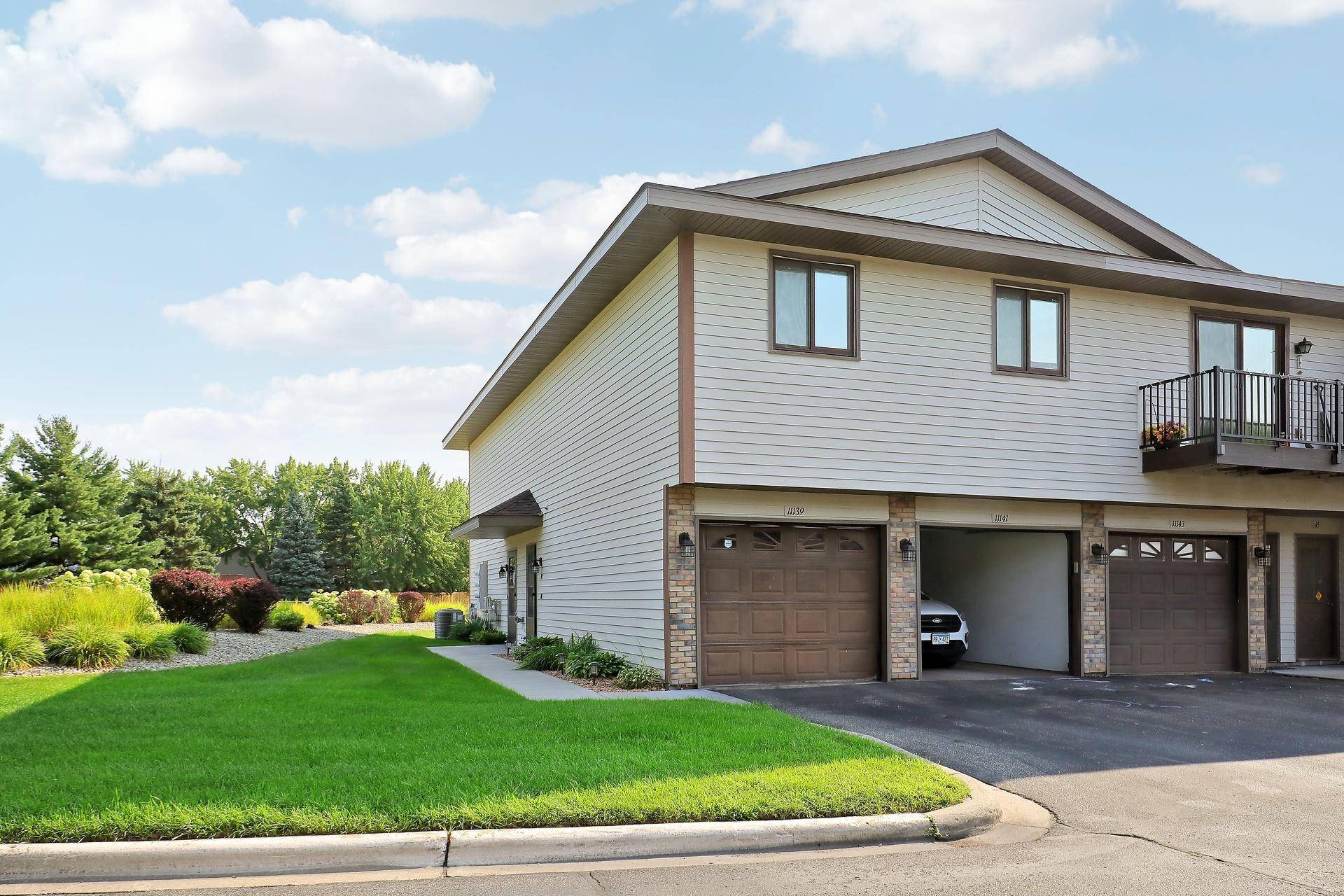 11139 Edgewood CIR N, Champlin, MN 55316