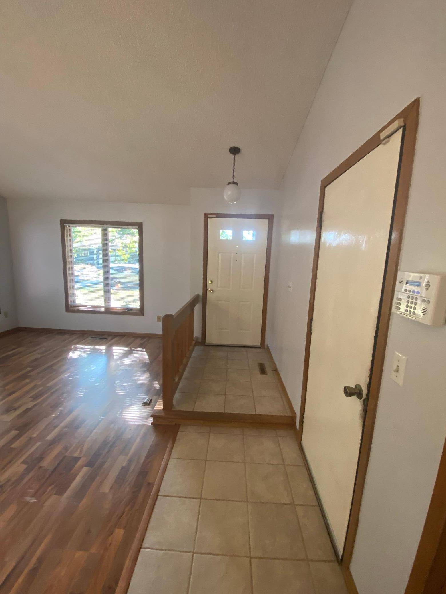 1361 Knoll DR, Shoreview, MN 55126