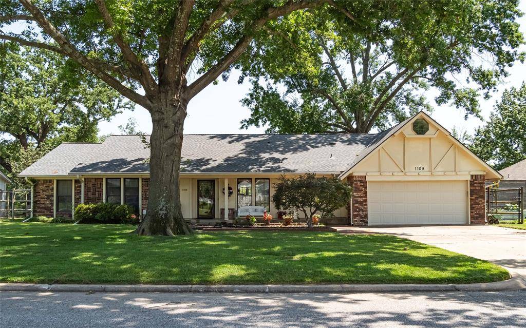 1109 Sherwood LN, Broken Arrow, OK 74011