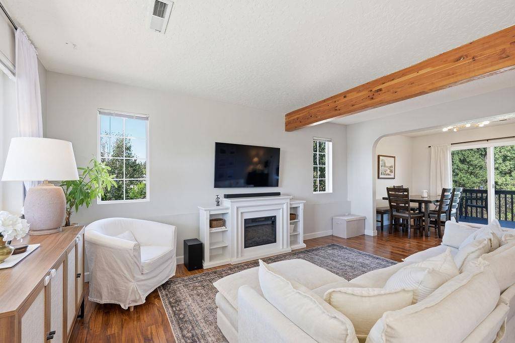 8220 E SOMMERSET Dr, Spokane, WA 99217