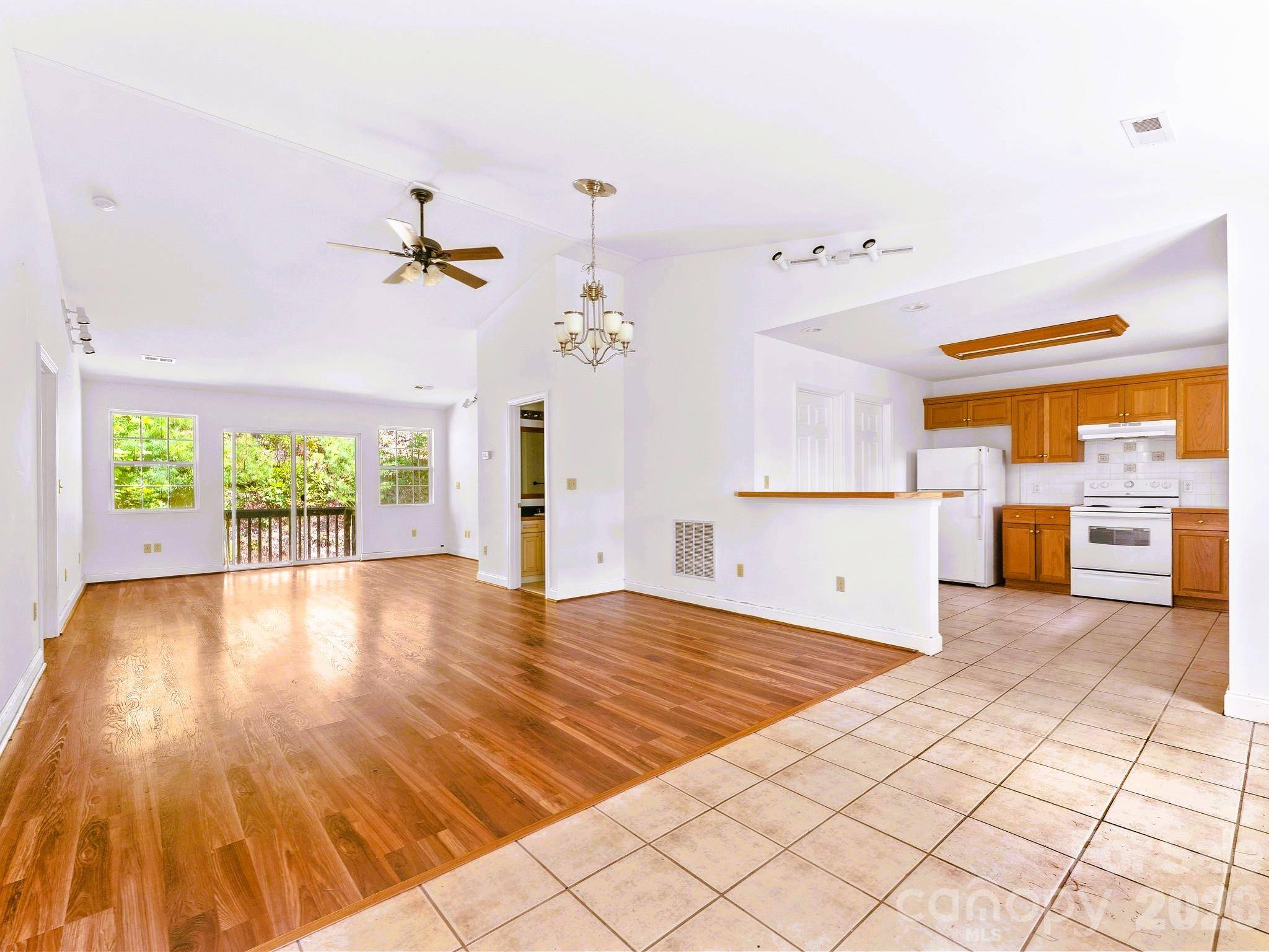 269 Pinewood Knoll DR, Hendersonville, NC 28739