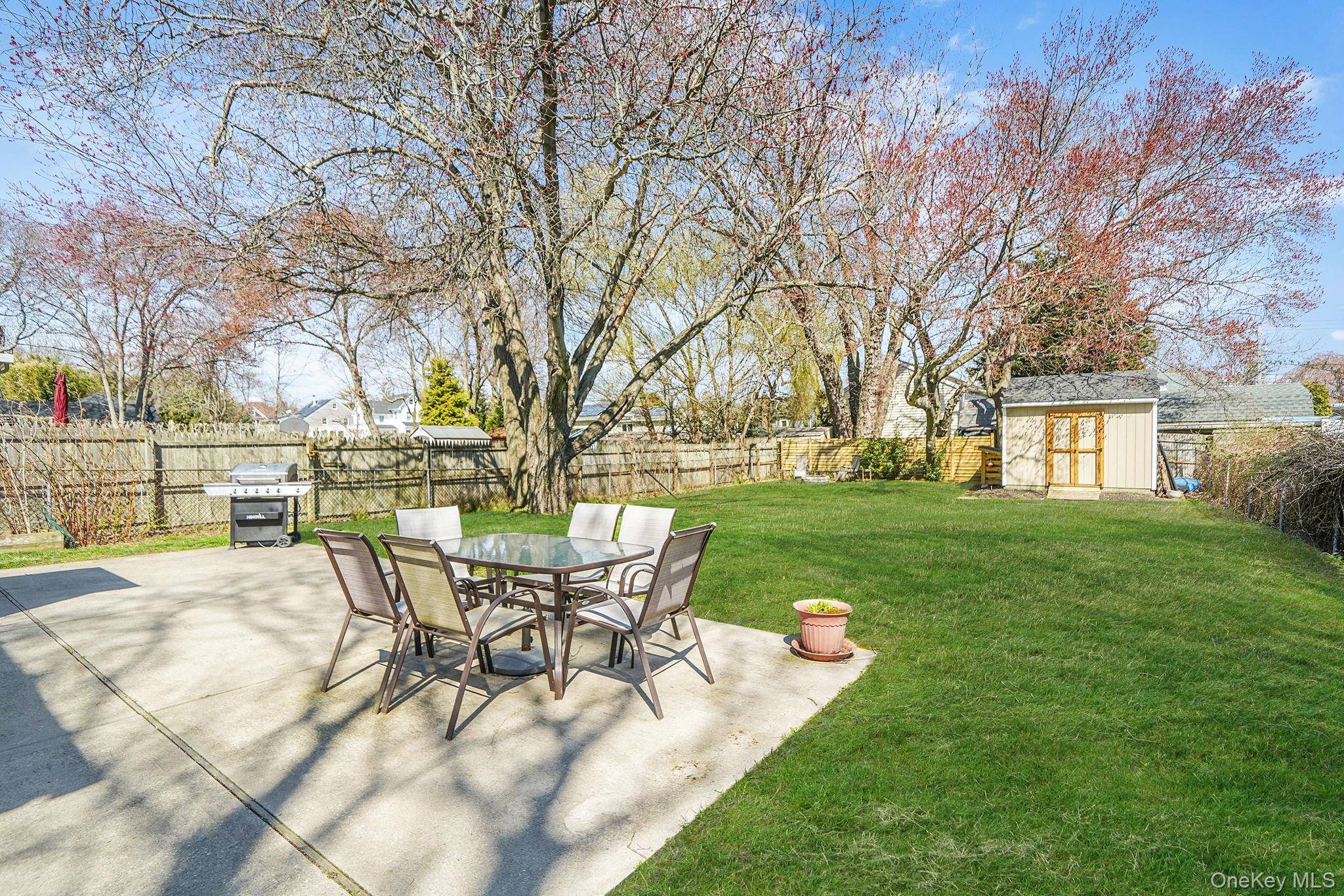 35 Thorburn AVE, Patchogue, NY 11772