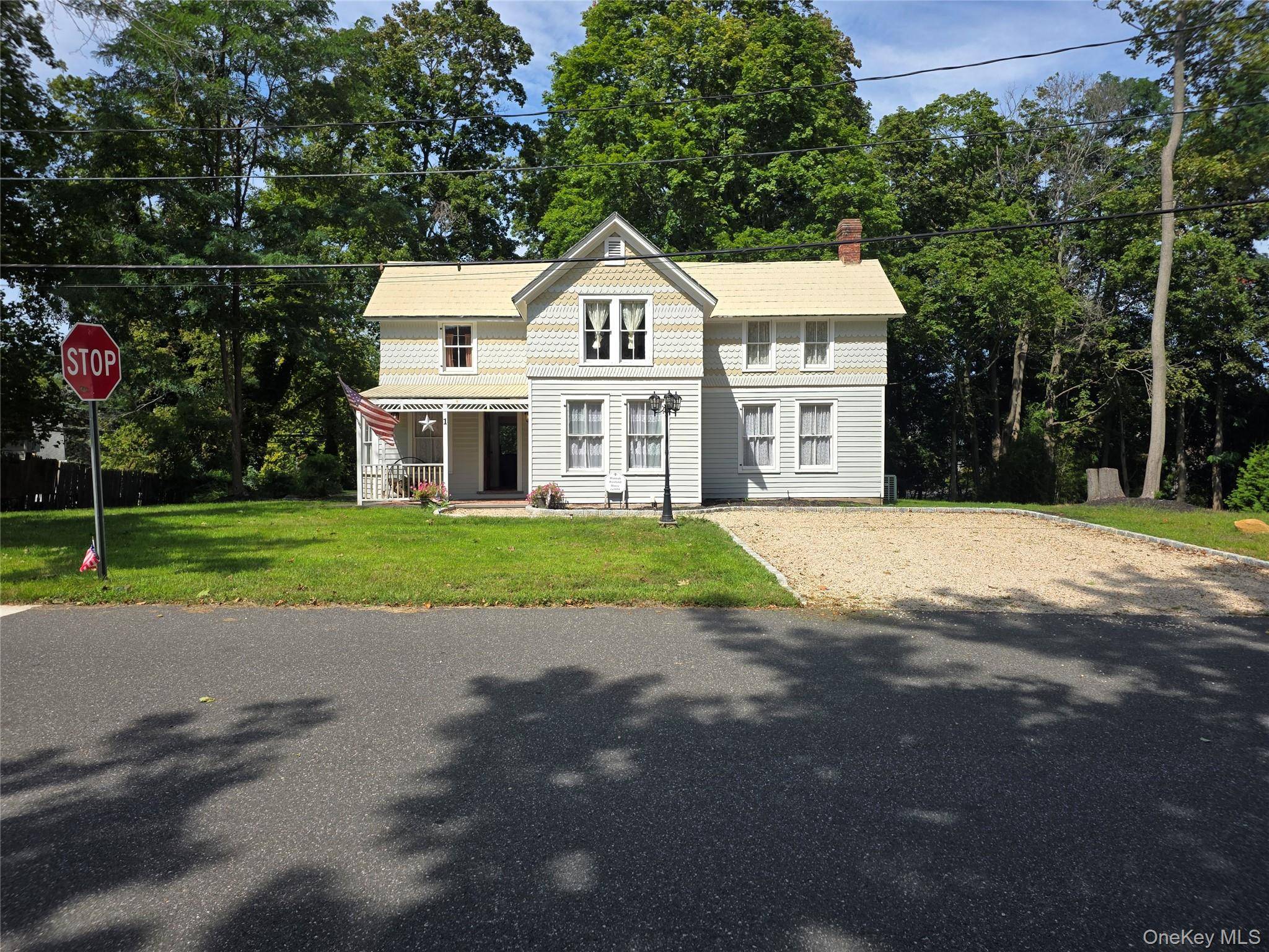 1 Gully Landing RD, Miller Place, NY 11764