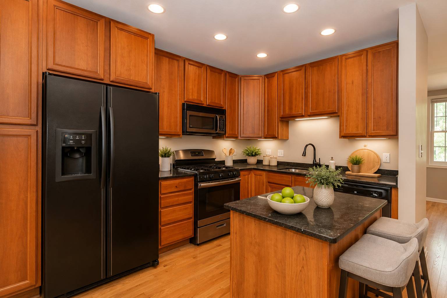 905 W Lawrence AVE #1E, Chicago, IL 60640