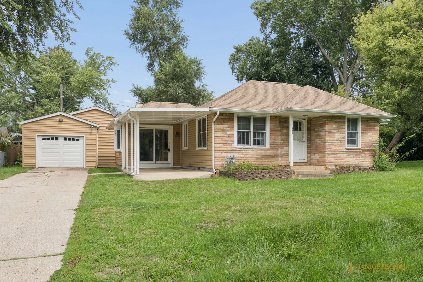 7304 Hiawatha DR, Wonder Lake, IL 60097