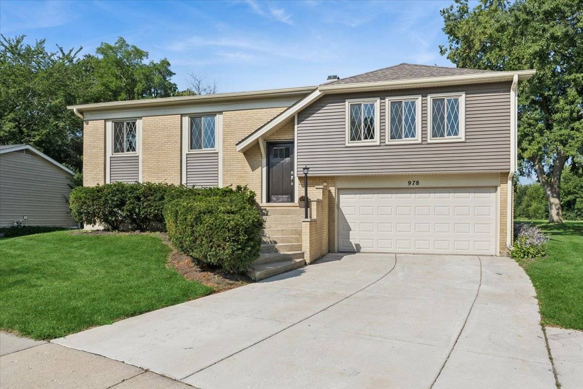 978 Harvard LN, Buffalo Grove, IL 60089