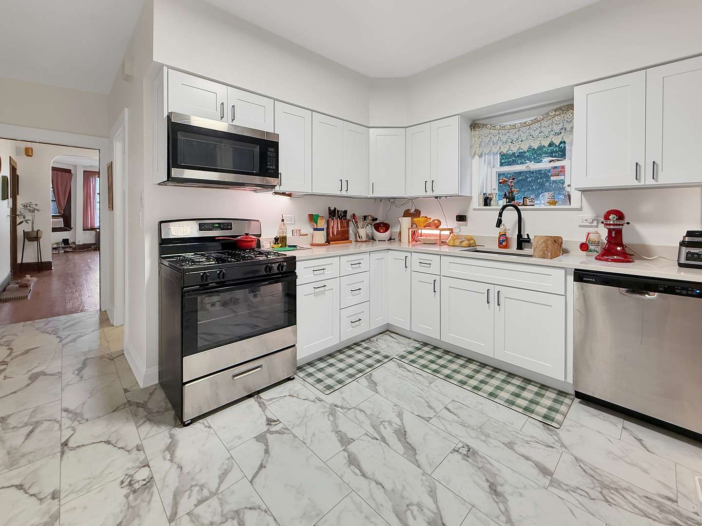 5051 W Berenice AVE, Chicago, IL 60641