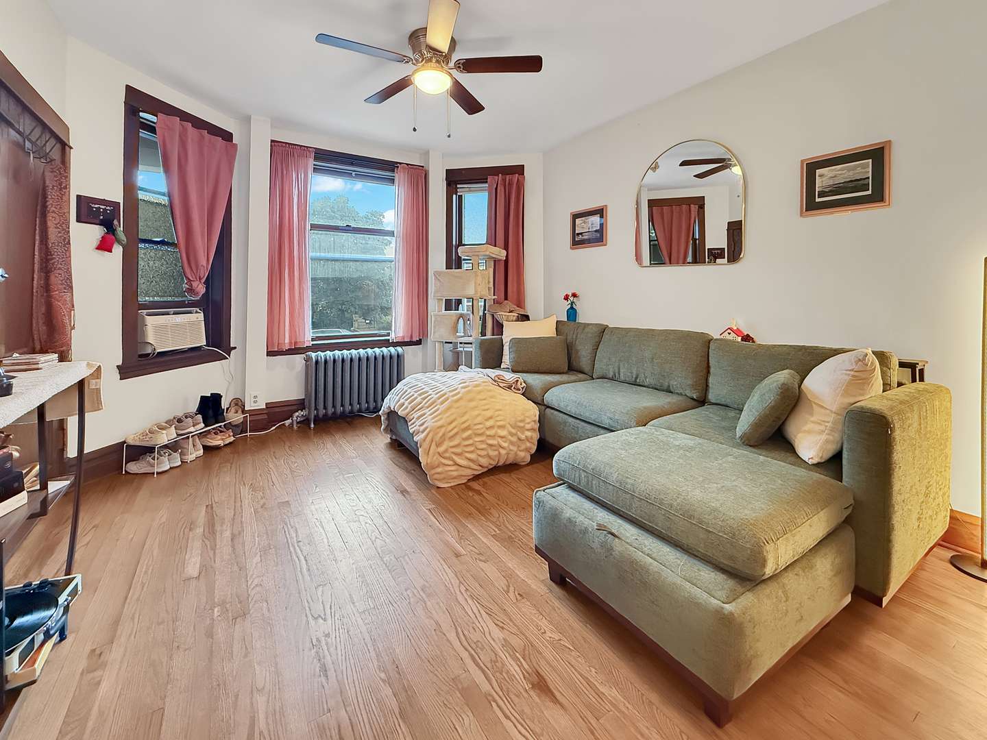 5051 W Berenice AVE, Chicago, IL 60641