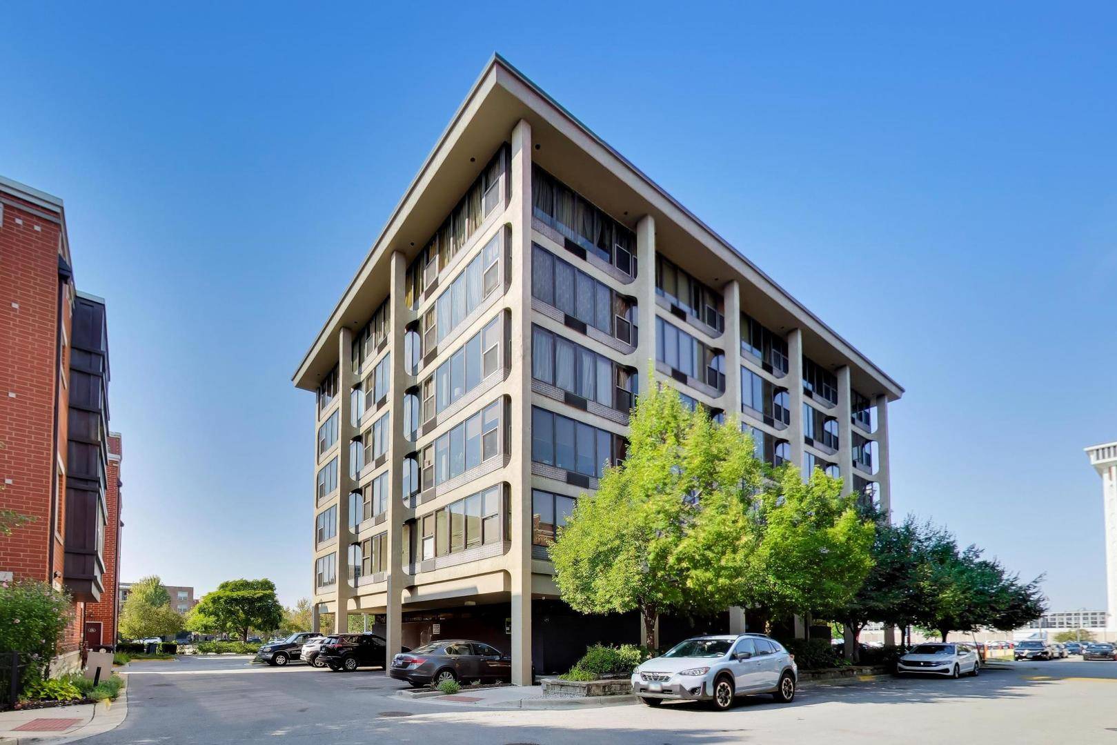 345 E Eastgate PL #302, Chicago, IL 60616