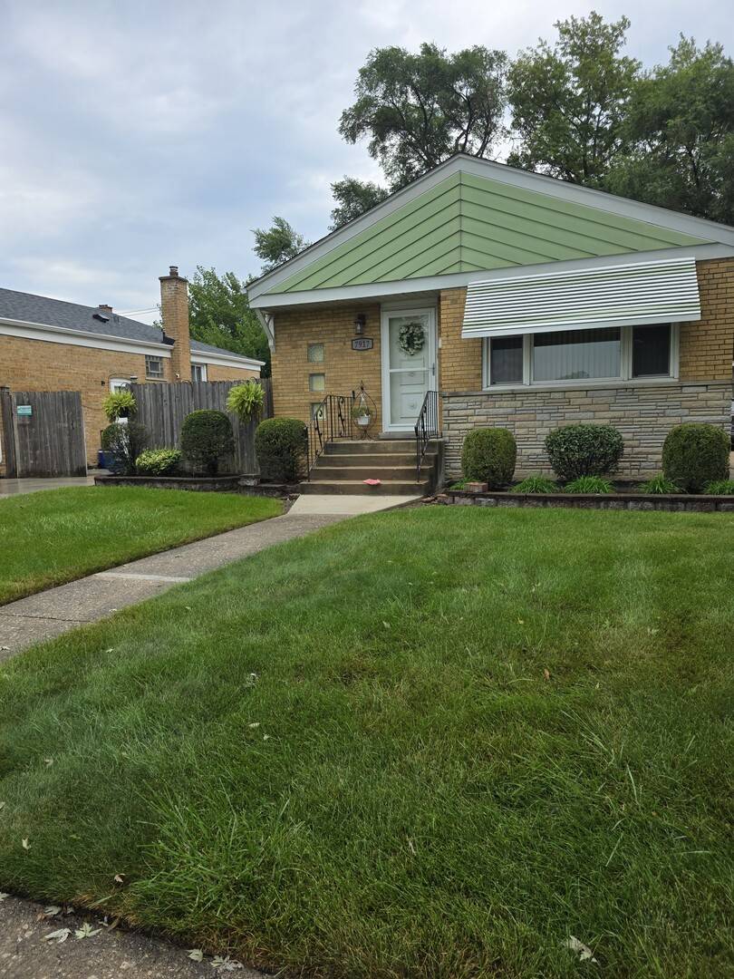 7917 S Tripp AVE, Chicago, IL 60652