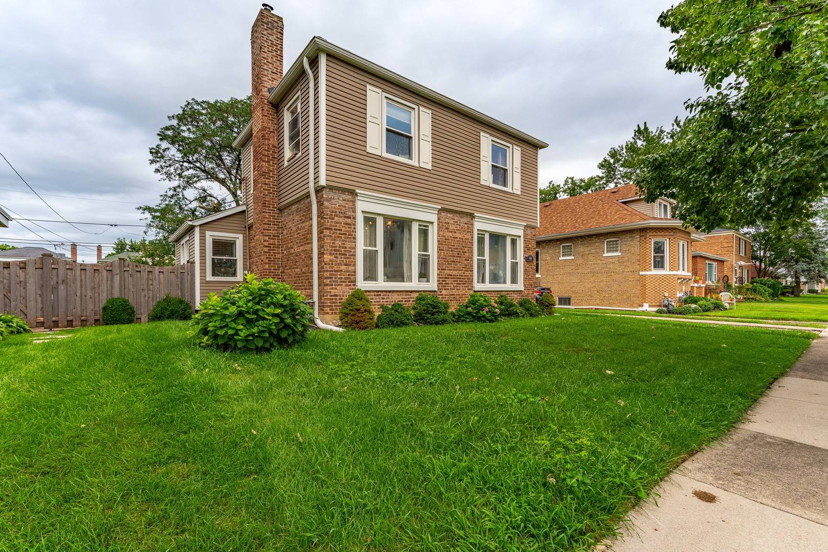 744 Manchester AVE, Westchester, IL 60154