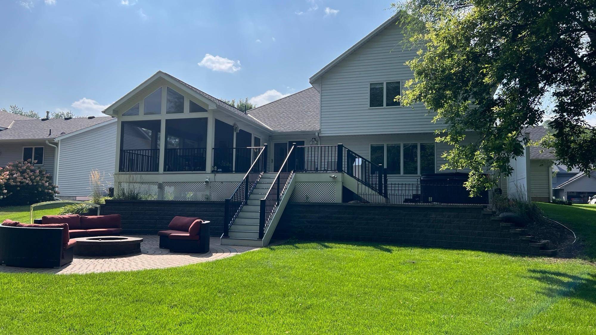 3598 Searle CT, Vadnais Heights, MN 55127
