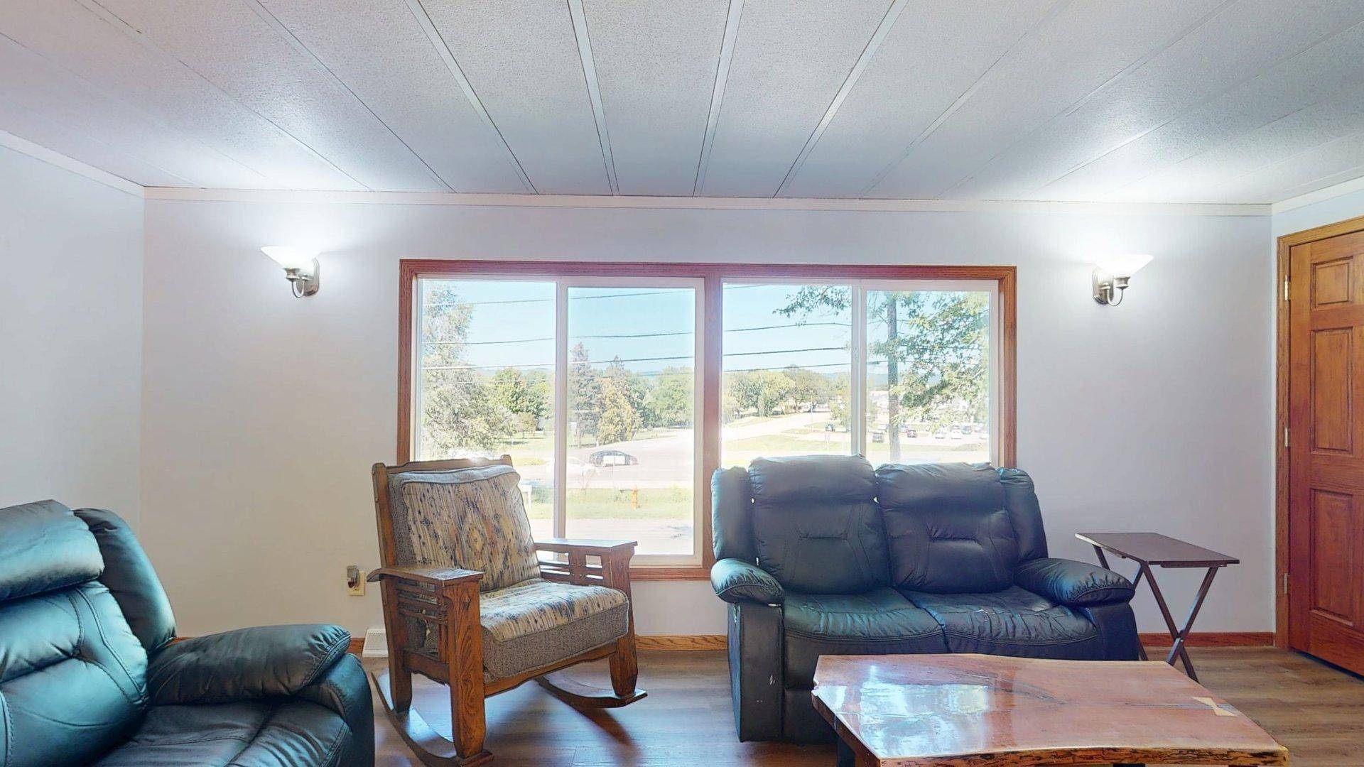 689 E Lake BLVD, Winona, MN 55987