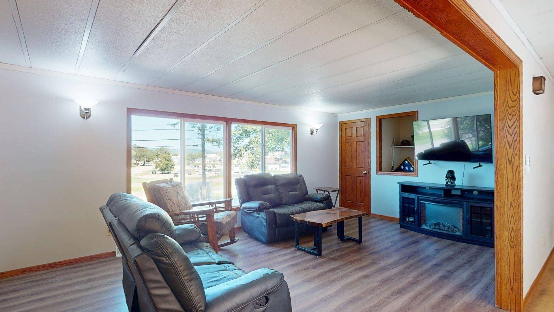 689 E Lake BLVD, Winona, MN 55987
