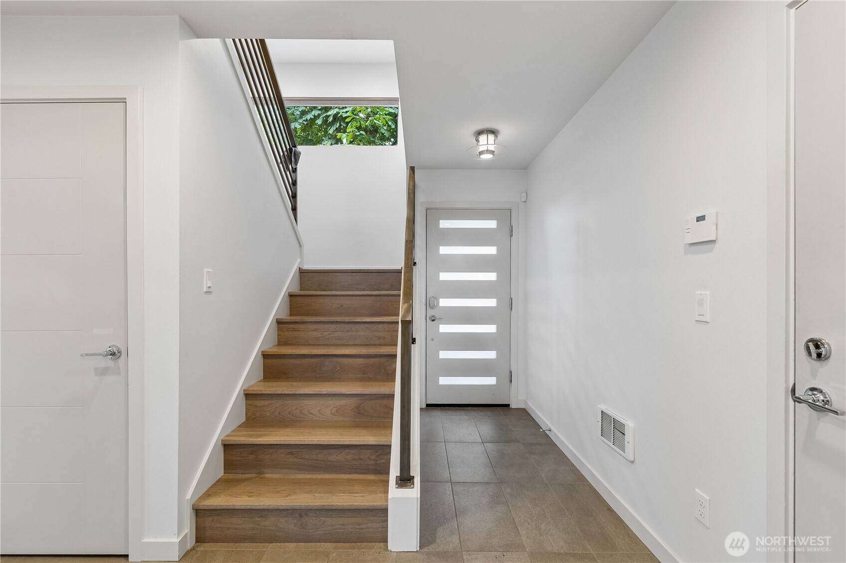 2035 A NW 62 nd ST, Seattle, WA 98107