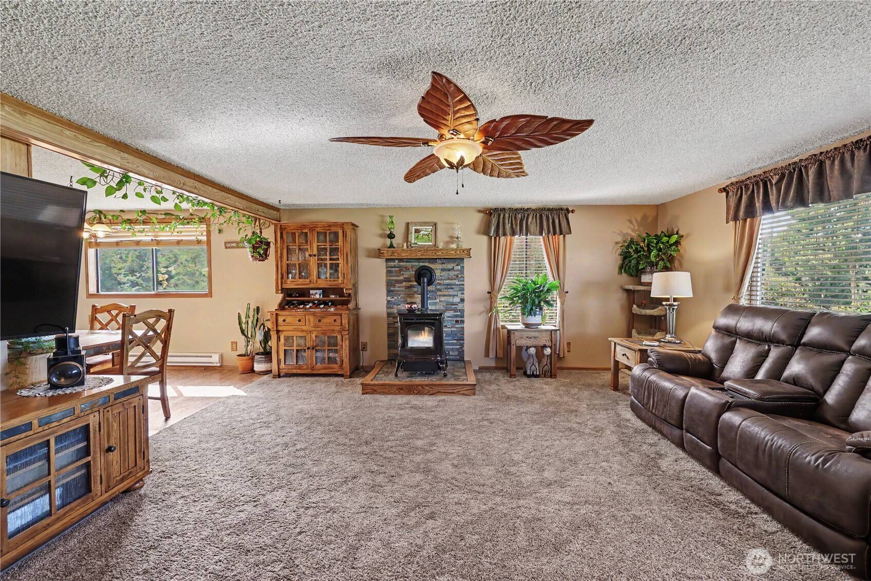 62 Roupe RD, Sequim, WA 98382