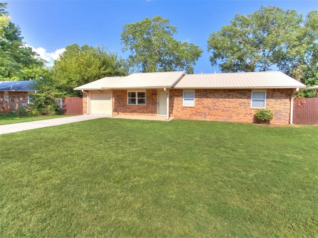 16 Sue LN, Mcloud, OK 74851