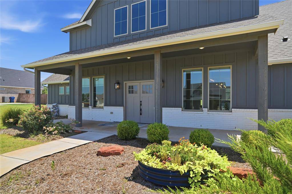 9921 Oakwood DR, Edmond, OK 73025