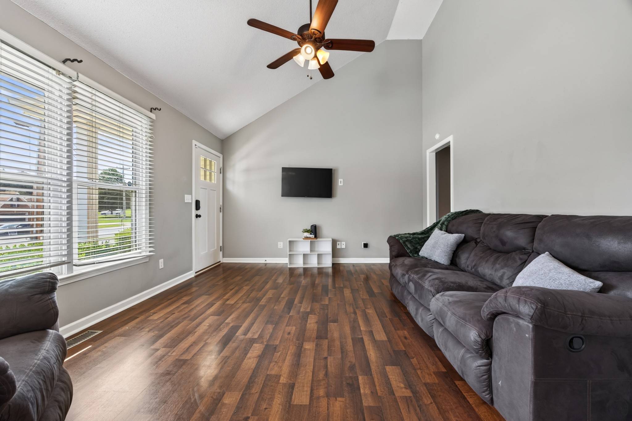 1733 Crestview Dr, Clarksville, TN 37042