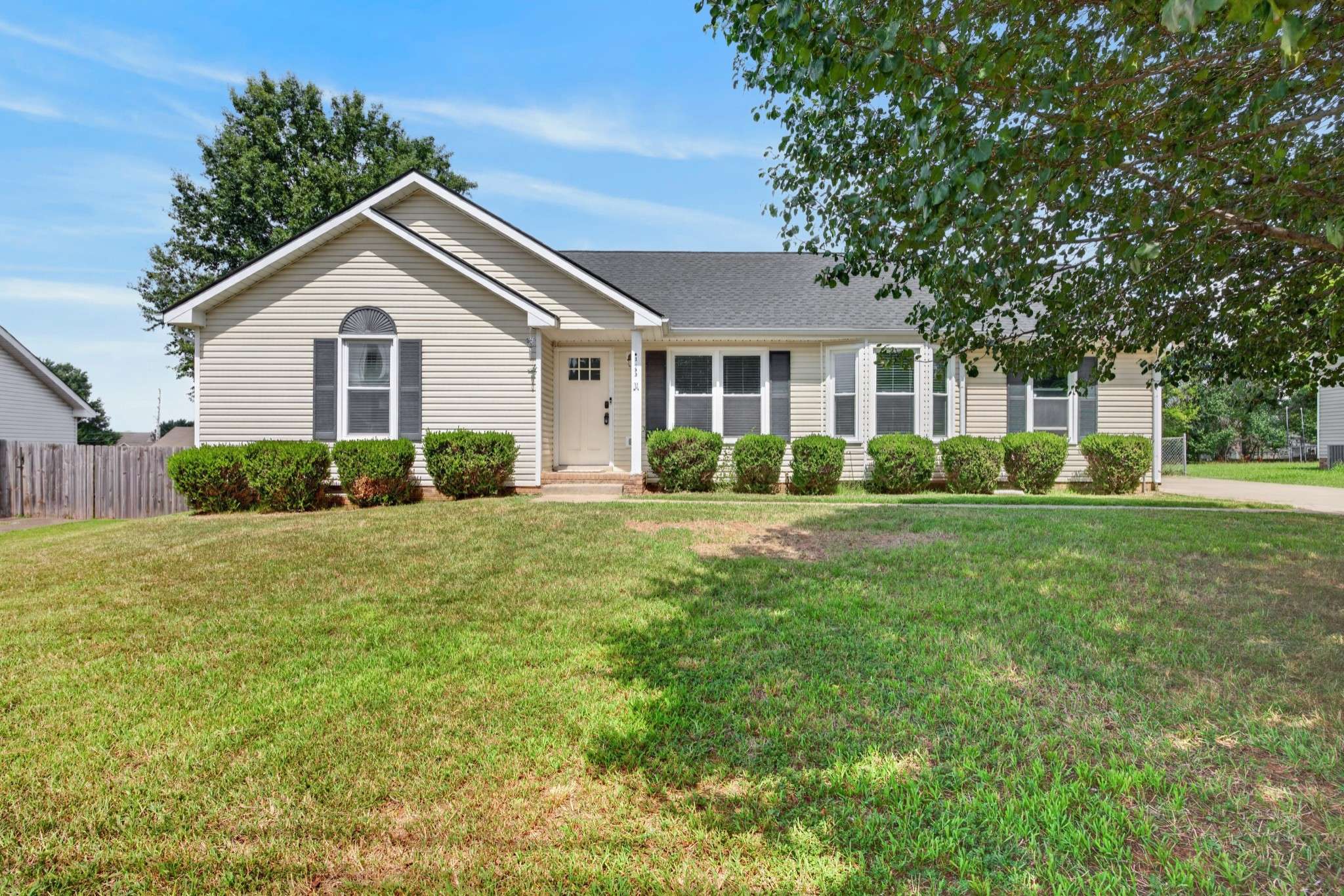 1733 Crestview Dr, Clarksville, TN 37042