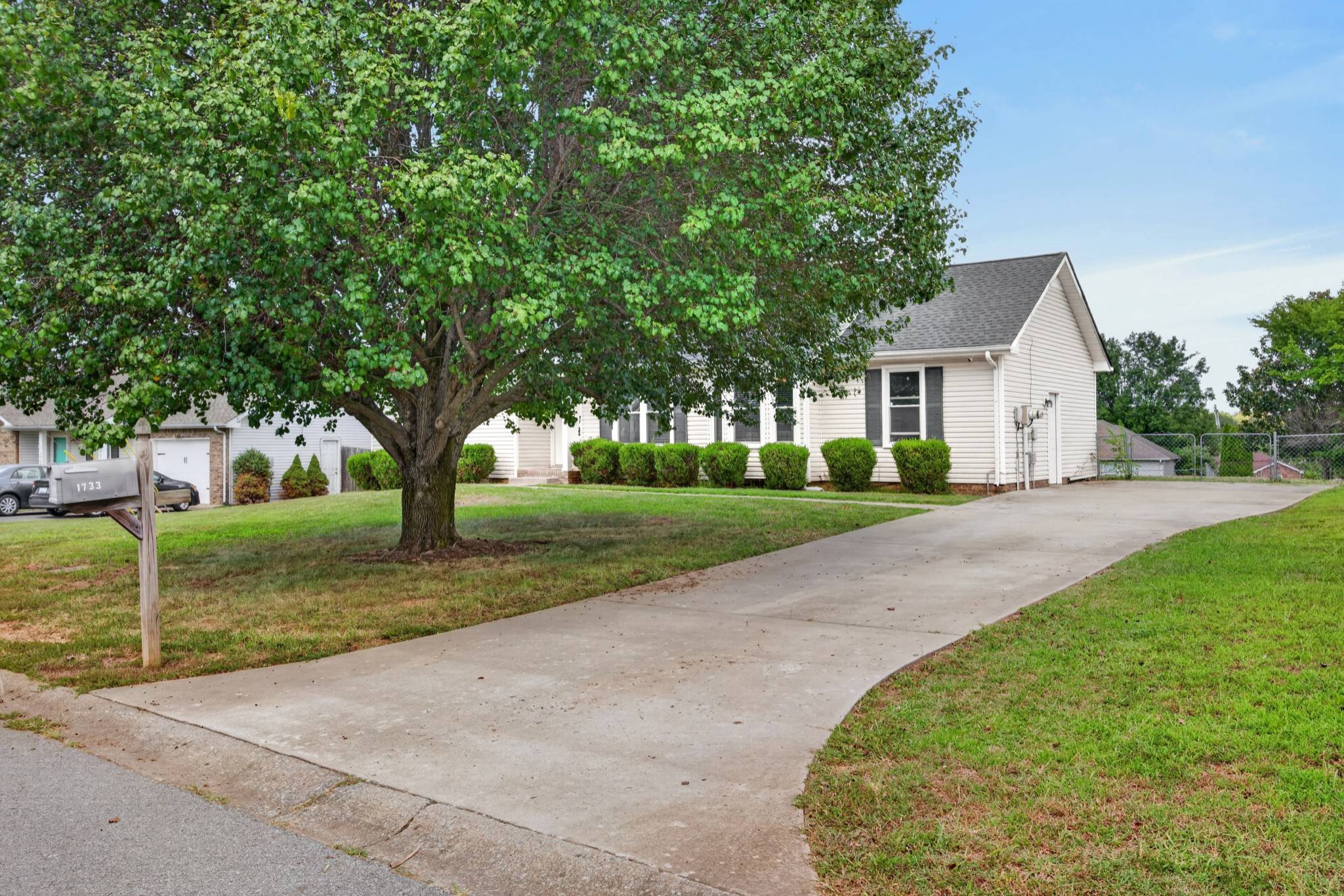 1733 Crestview Dr, Clarksville, TN 37042