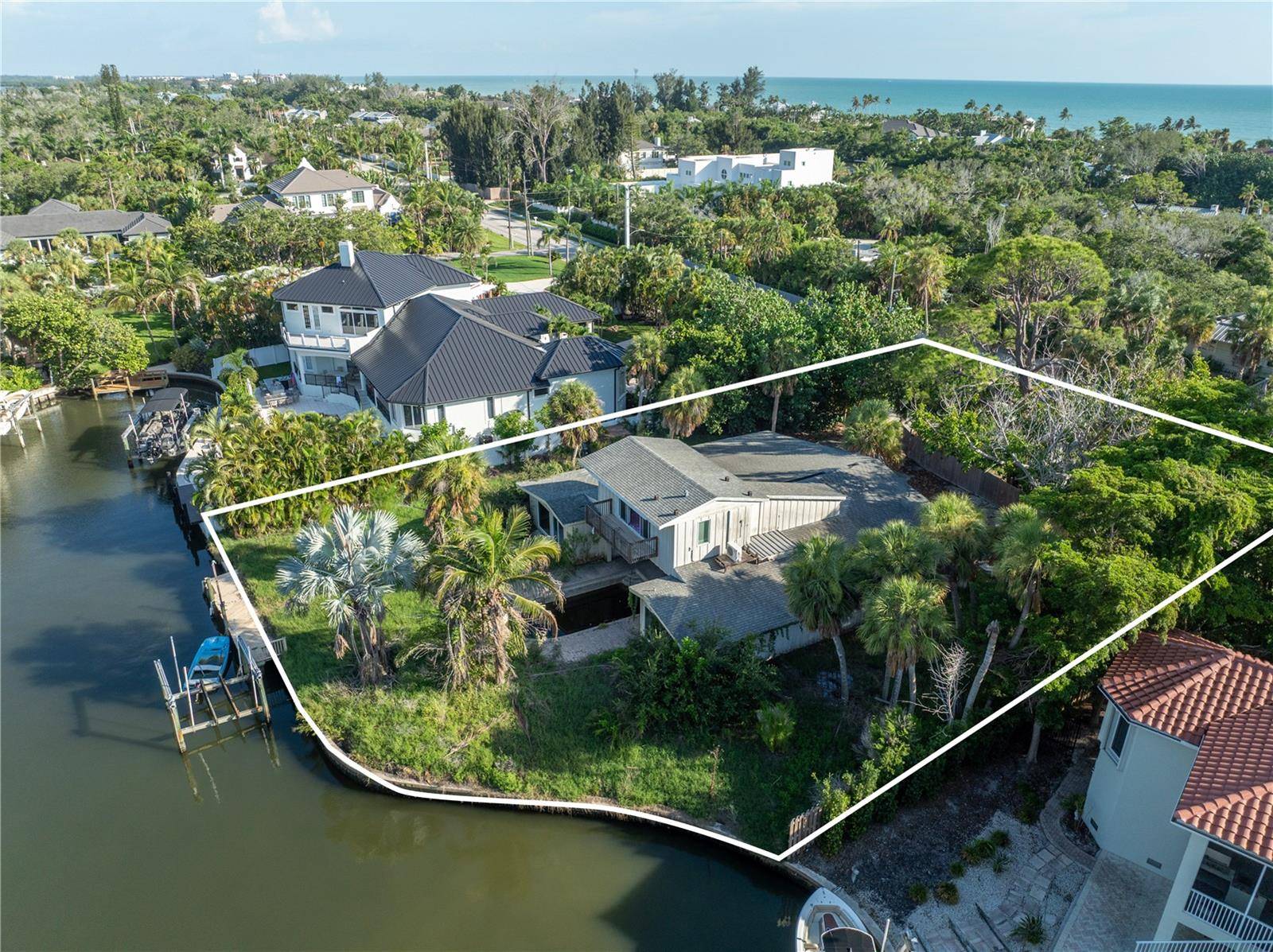 7425 MIDNIGHT PASS RD, Sarasota, FL 34242