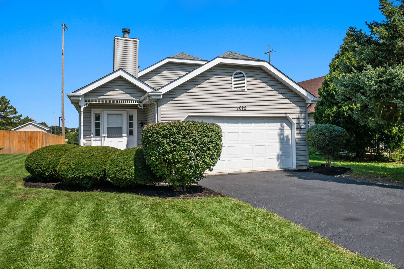 1622 Liberty ST, Hanover Park, IL 60133