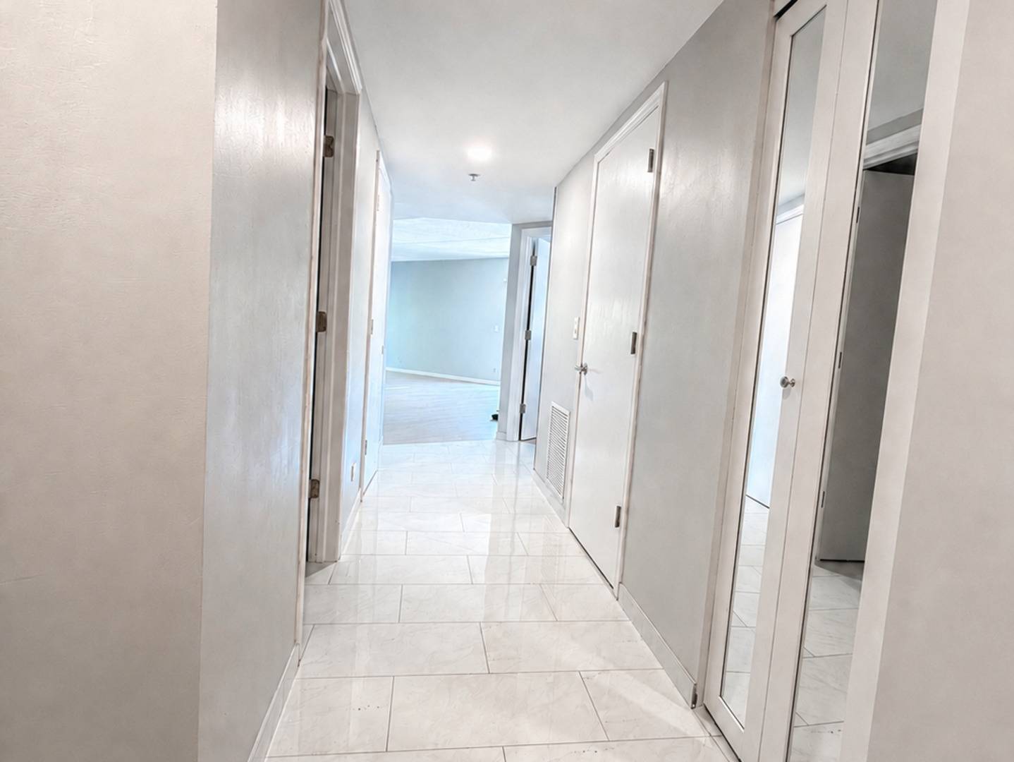 1653 River ST #306, Des Plaines, IL 60016