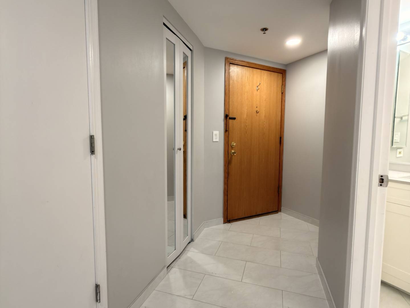 1653 River ST #306, Des Plaines, IL 60016