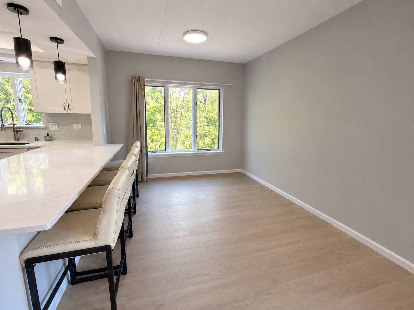 1653 River ST #306, Des Plaines, IL 60016