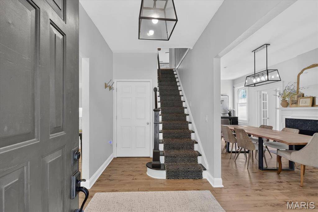 6105 Simpson AVE, St Louis, MO 63139