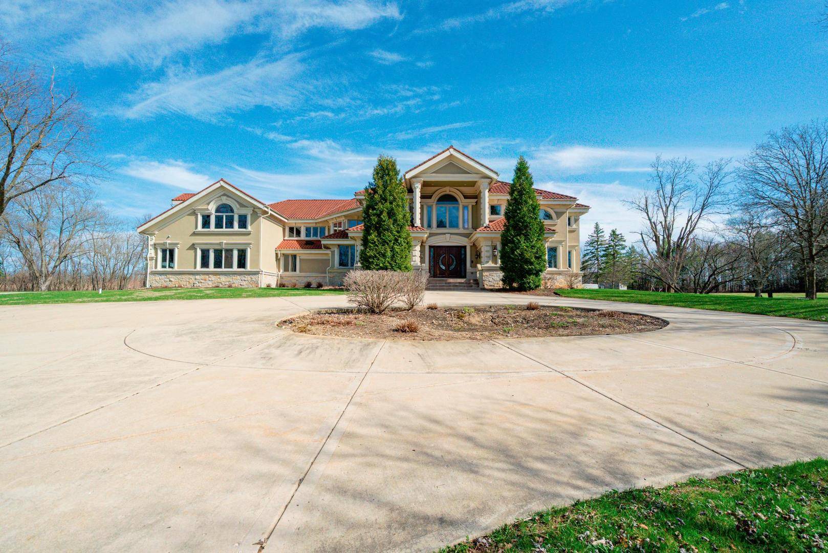 2 TRICIA LN, Barrington Hills, IL 60010