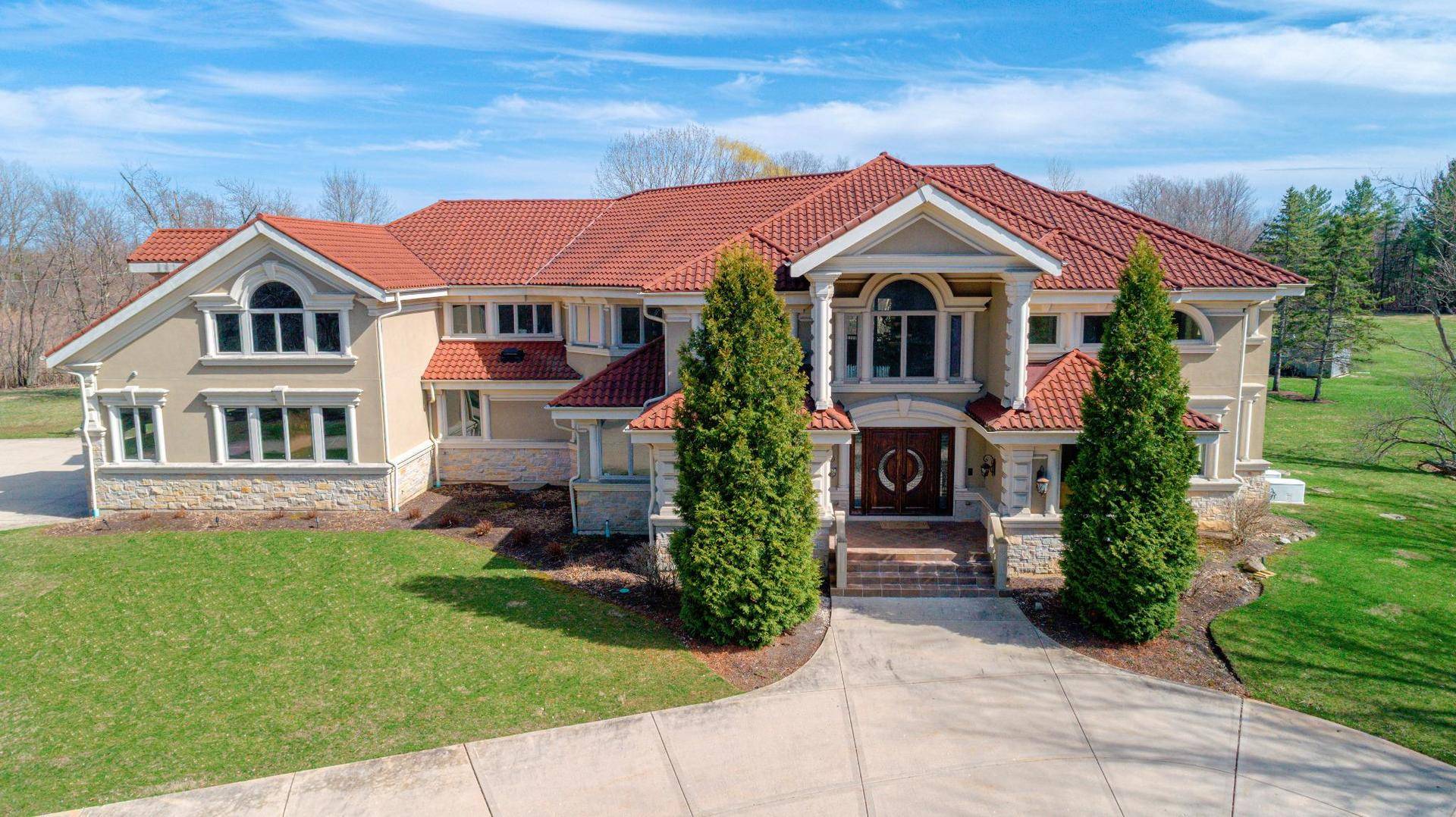 2 TRICIA LN, Barrington Hills, IL 60010