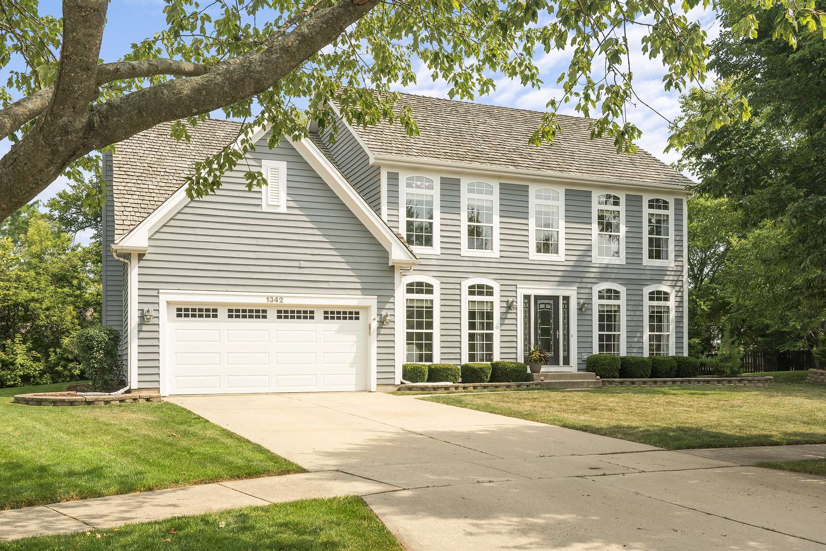 1342 N Wellington CT, Palatine, IL 60067
