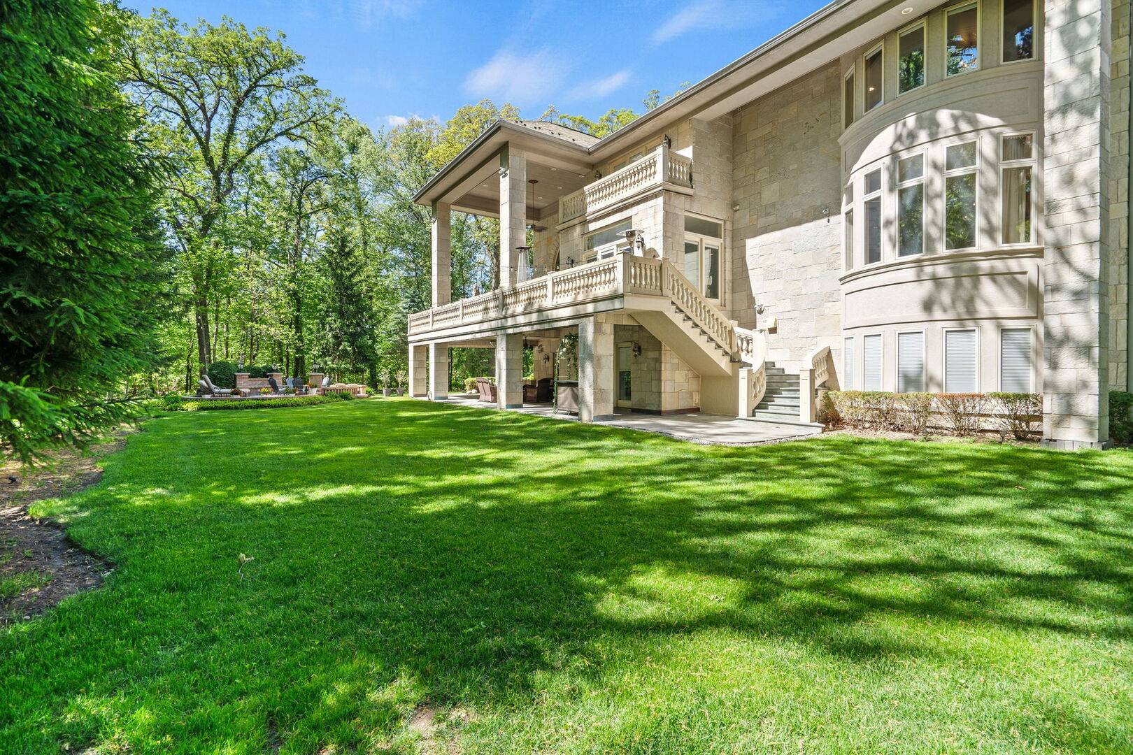 115 Carmela CT, Bloomingdale, IL 60108
