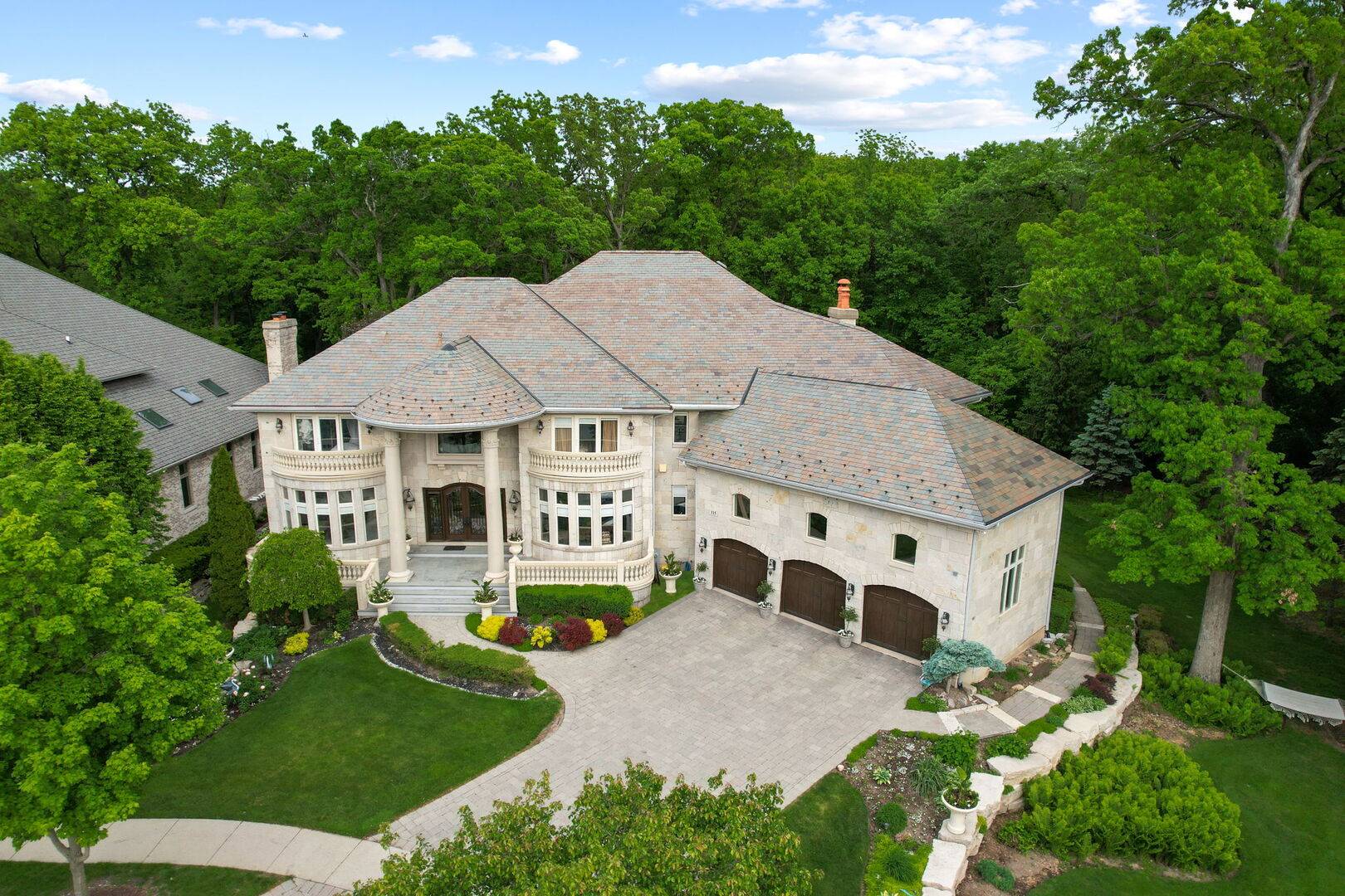 115 Carmela CT, Bloomingdale, IL 60108
