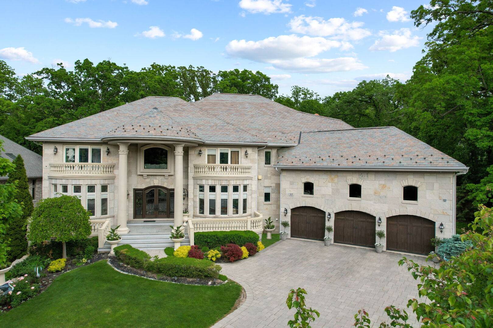 115 Carmela CT, Bloomingdale, IL 60108