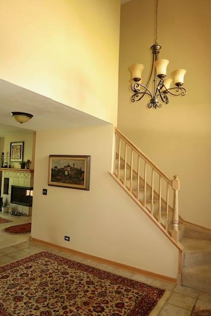 957 Chancery LN, Cary, IL 60013