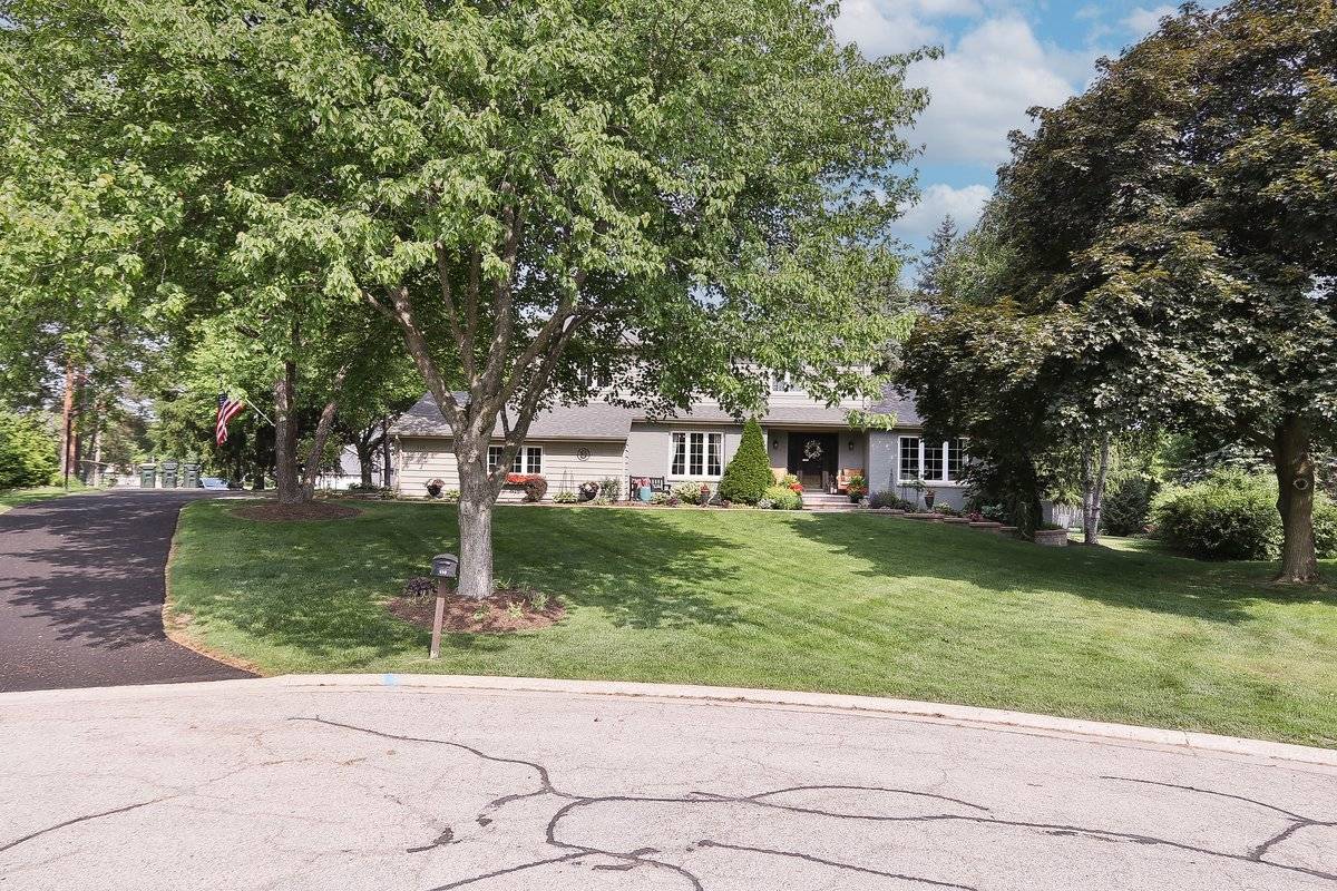 110 Tudor DR, Barrington, IL 60010