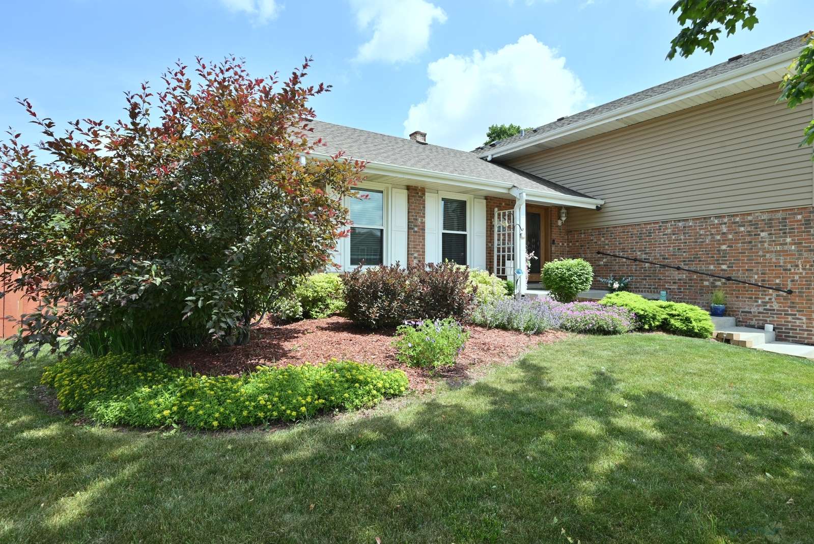4 Kingsport DR, Schaumburg, IL 60193