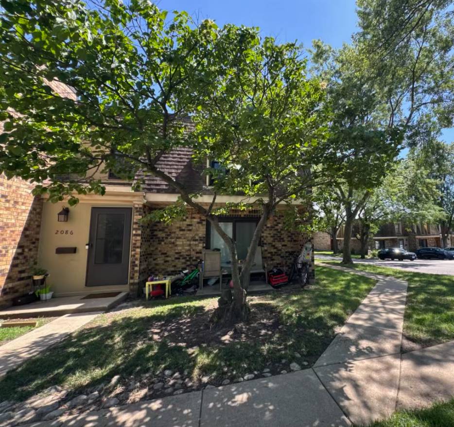 2086 Country Club DR #3F, Woodridge, IL 60517