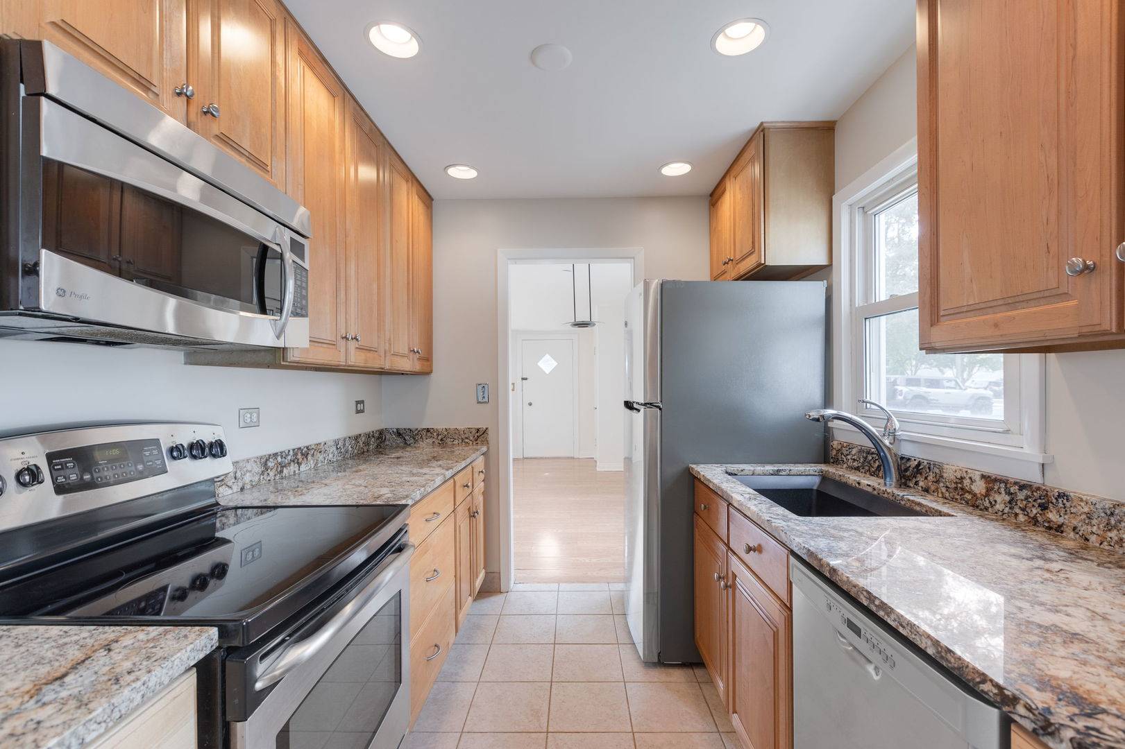 228 Woodlawn DR, Mundelein, IL 60060
