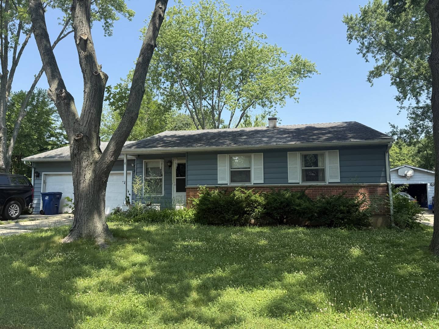 2040 Herbert DR, Waukegan, IL 60087