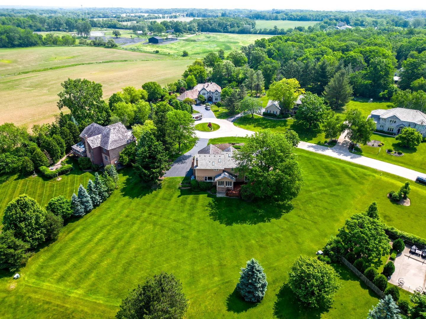 1520 Daybreak DR, Libertyville, IL 60048
