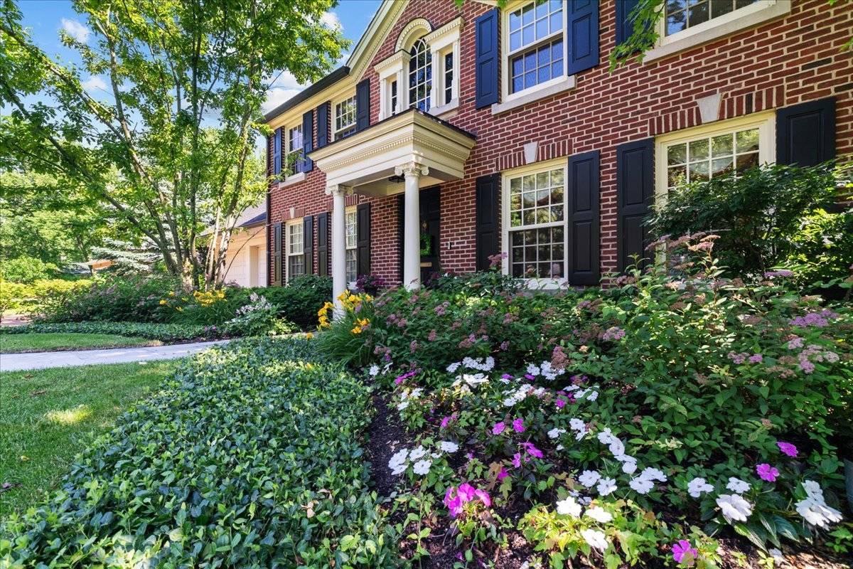 1300 Hackberry LN, Winnetka, IL 60093