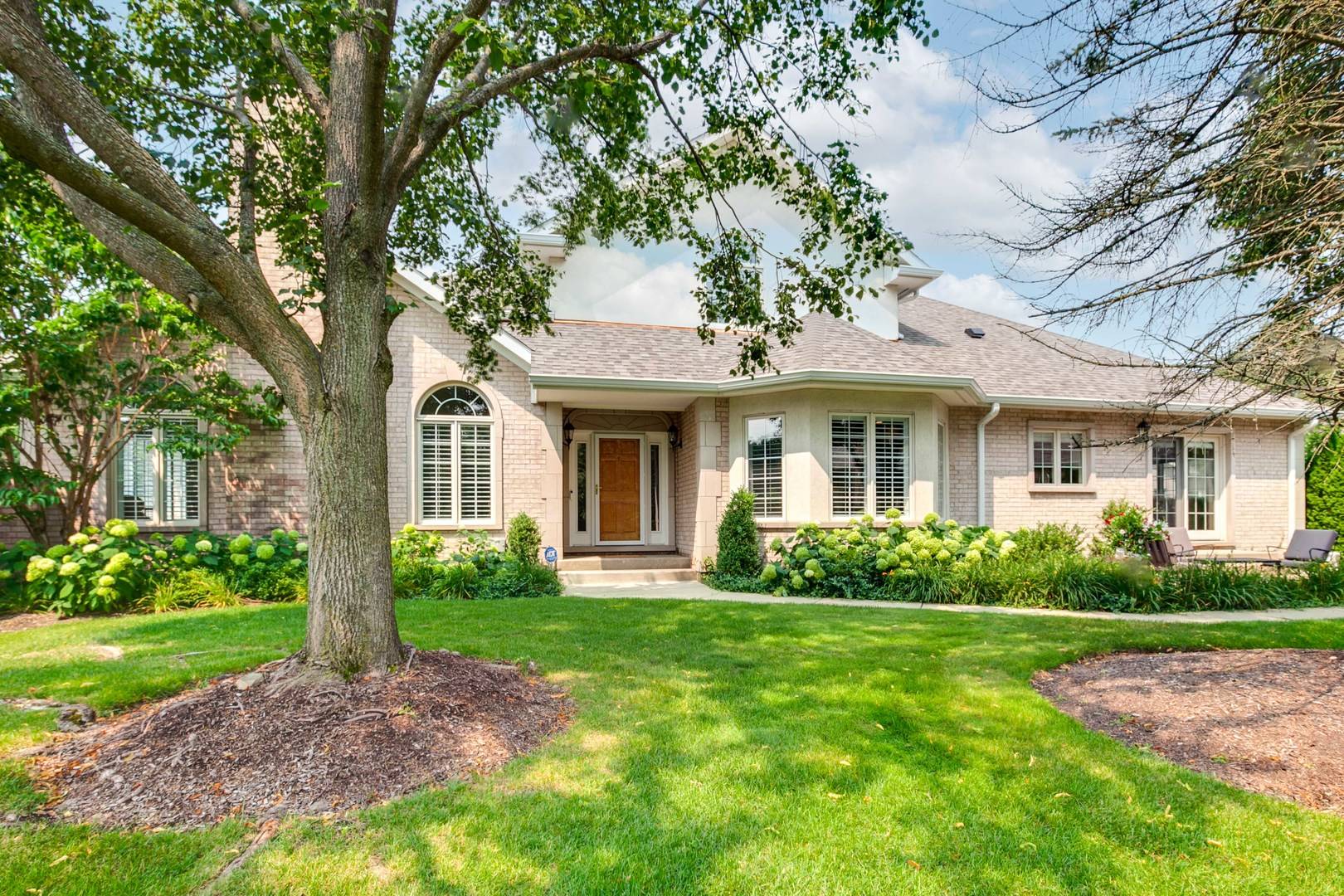 1118 Pine Oaks CIR, Lake Forest, IL 60045