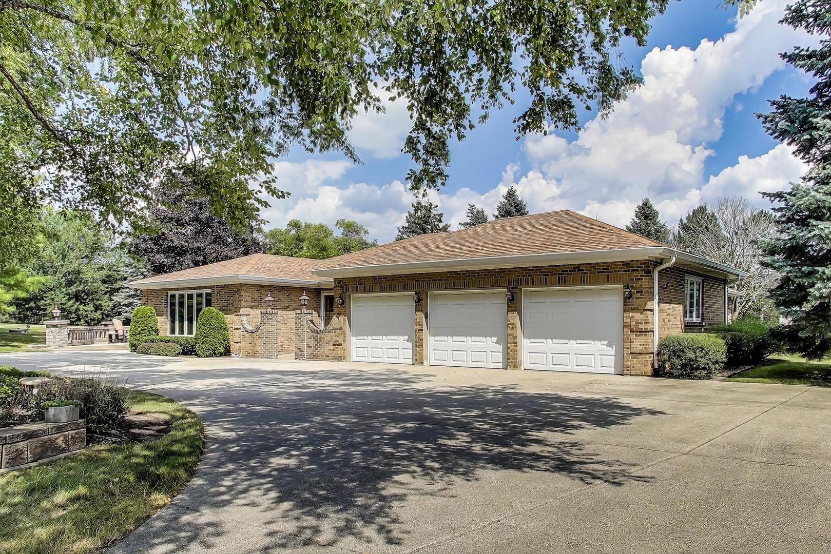 21070 W Columbia CT, Lake Zurich, IL 60047